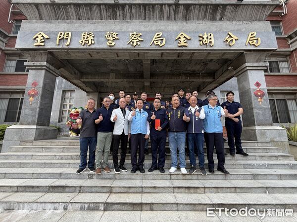 ▲▼金門623年古墓遭盜掘!陳福海頒破案獎金肯定警效率。(圖/記者鄭逢時攝)