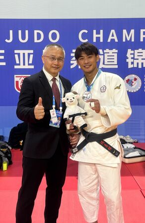 ▲楊勇緯16日在亞洲柔道錦標賽收下銀牌,也是個人今年賽季第一面獎牌。(圖/isobar安索帕)
