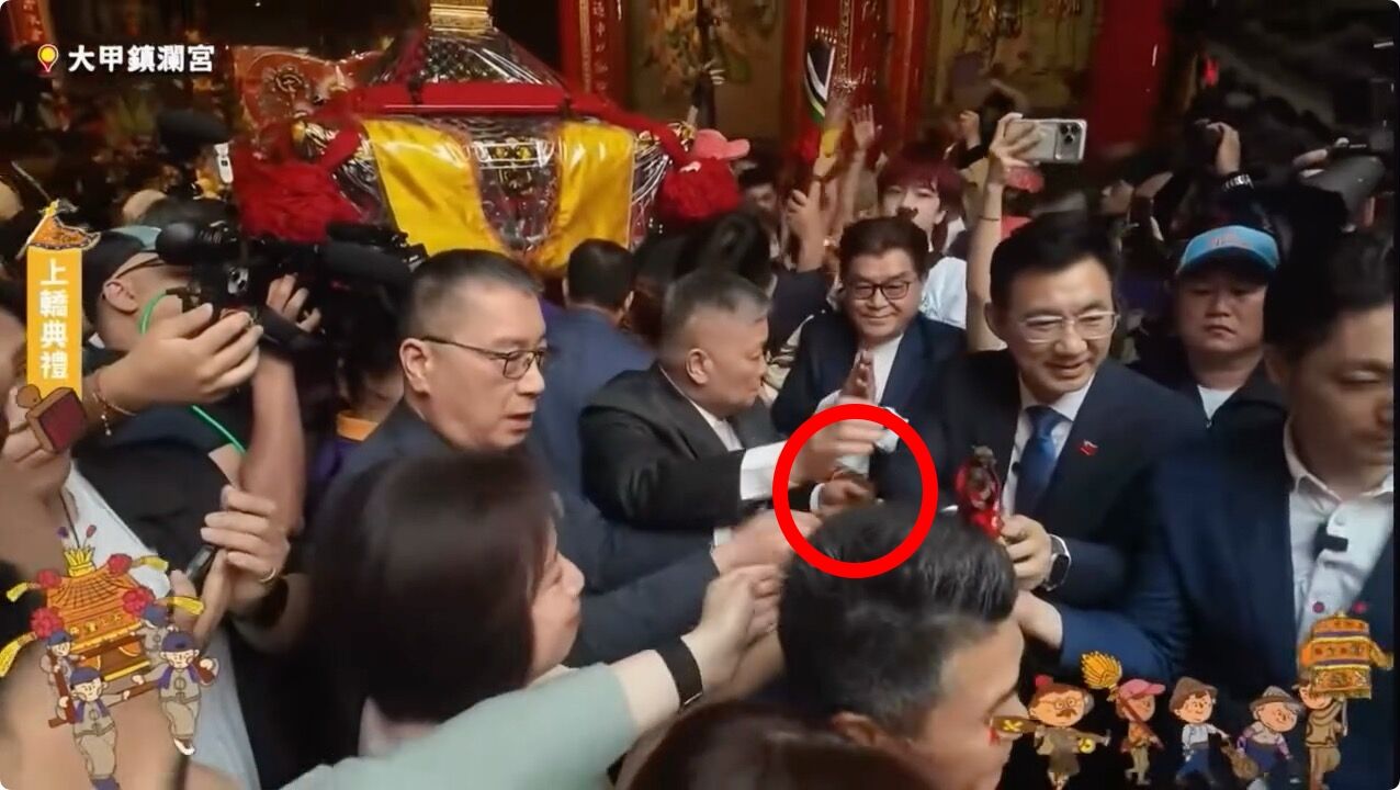 ▲▼大甲鎮瀾宮千里眼神像掉落。(圖/翻攝大甲鎮瀾宮直播)