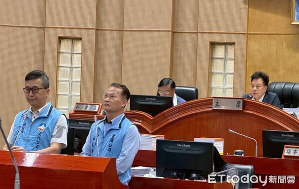 ▲▼金酒董事長吳昆璋與廈門公司總經理丁丞康。(圖/記者鄭逢時攝)