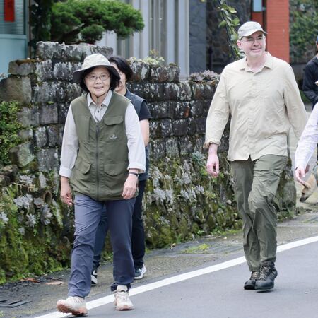 ▲▼蔡英文爬山。(圖/翻攝蔡英文臉書)