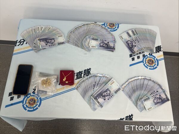 ▲台南市永康1家銀樓遭搶,警方40小時內鎖定嫌犯並成功逮捕,起獲被搶金飾贓物。(記者林東良翻攝,下同)