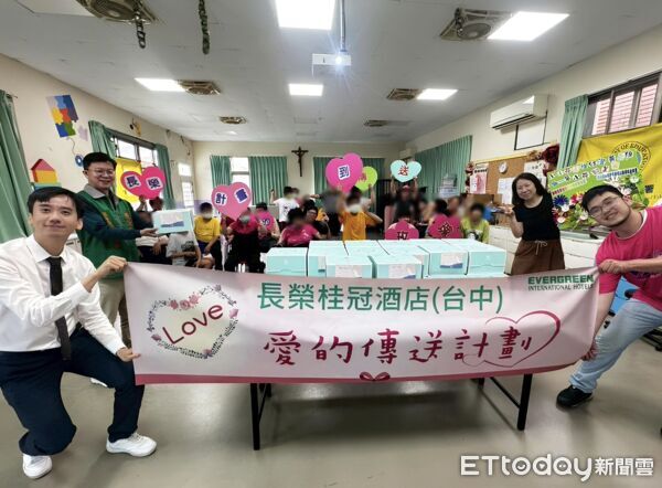▲台中長榮桂冠酒店持續13年推動蛋糕捐贈,親送偏鄉傳遞節日溫暖。(圖/記者游瓊華翻攝)