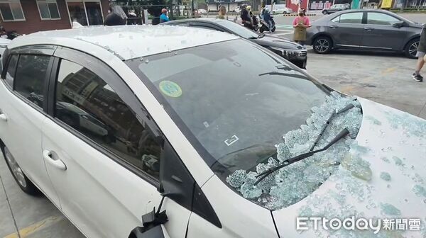 ▲▼ 苗栗頭份市中央路400號的85度C遭轎車衝撞,造成1人死亡。(圖/記者楊永盛翻攝,下同)