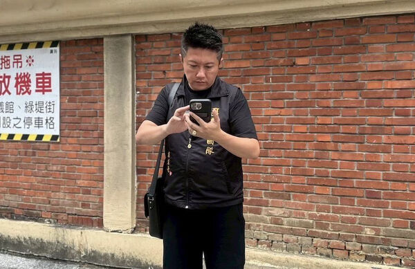 ▲賓賓哥前往台中,探訪生活陷入困境的獨居個案 。(圖/賓賓哥臉書)