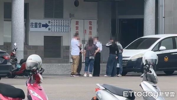 ▲▼ 71歲嬤轉進85度C停車場突加速 整台衝進店釀1死 。(圖/記者楊永盛翻攝)