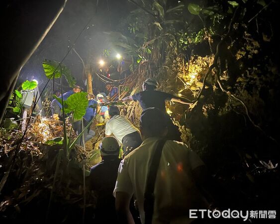 ▲▼大樹區一名老婦下午外出後就未返家,家屬通報119協尋。救難人員透過無人機熱顯像鏡頭定位,成功尋獲受困婦人。(圖/記者吳世龍翻攝)