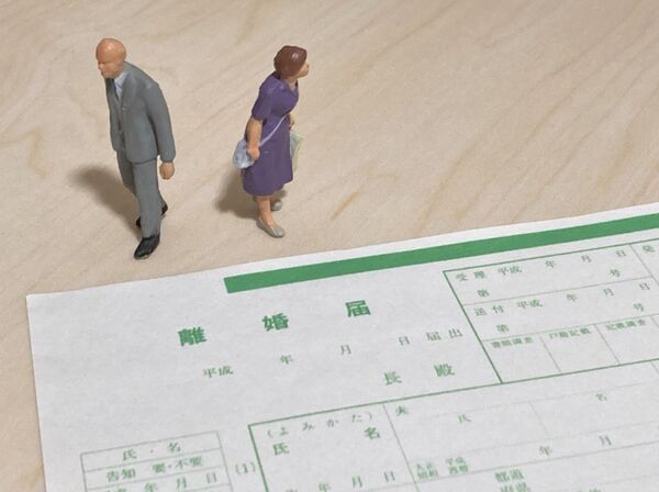 一名退休族原本秘密計畫退休搬去鄉下,想圓妻子早年的田園夢,沒想到付諸實現卻換來妻子提離婚。(示意圖,photoAC)