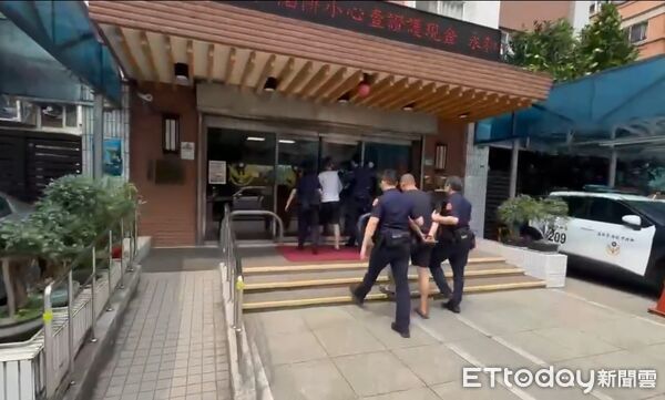 ▲警方到場,將尹男壓制上銬逮捕。(圖/記者陸運陞翻攝)