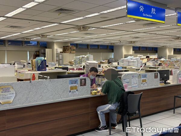 ▲▼新北1名60多歲江姓婦人帶含有豬肉的飛機餐入境,沒依法申報檢疫被罰20萬元罰鍰。(圖/行政執行署新北分署)
