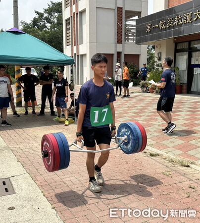 ▲台南市消防局第一大隊辦理新式7項體能測驗,全面檢視消防人員戰術體能。(記者林東良翻攝,下同)