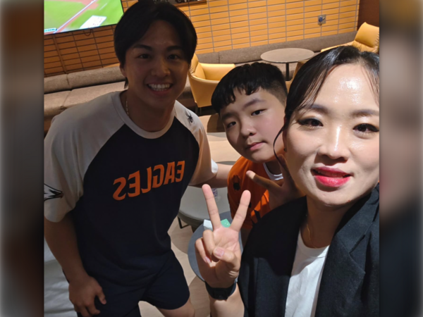 ▲王彥程與鄭智善主廚合影。(圖/鄭智善IG:chef_jisunjoung)