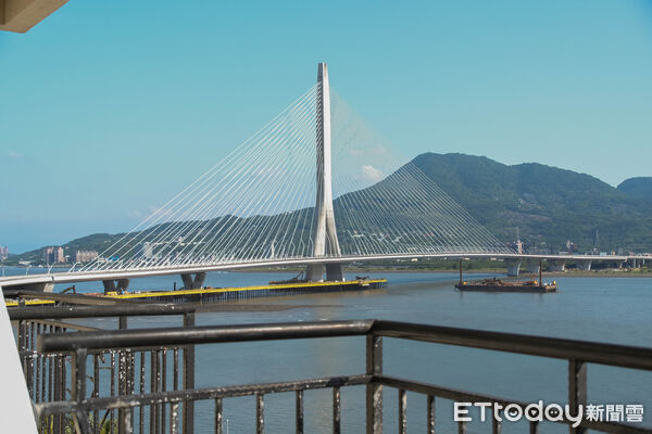 ▲淡水福容飯店,清法戰爭滬尾宴1002—法軍大砲擊,淡江大橋,淡江大橋夕陽,淡水油車口木棧道。(圖/記者彭懷玉攝)