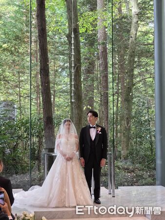 ▲鄭家純與AKIRA去年在輕井澤舉行夢幻婚禮。(圖/記者葉文正攝)