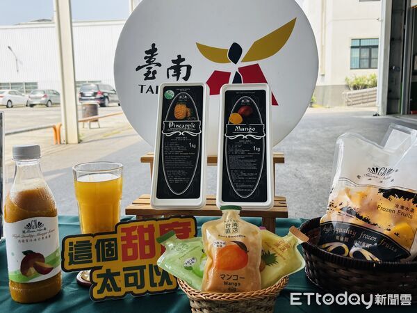 ▲台南市長黃偉哲率「台南隊」參加新加坡食品展,展場吸引眾多國際買主。(記者林東良翻攝,下同)