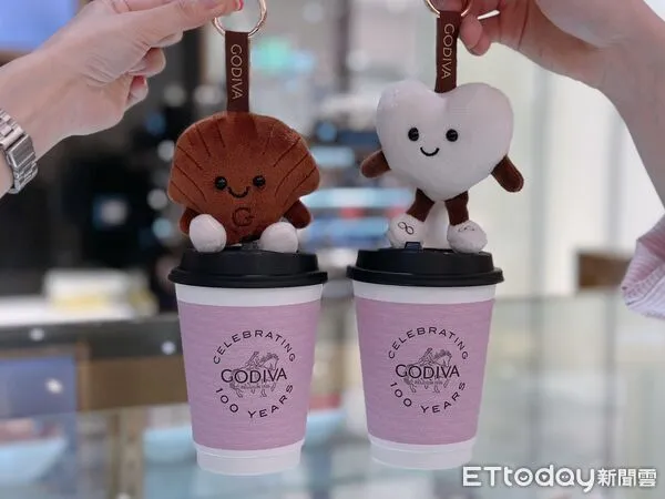 ▲▼比利時巧克力品牌「GODIVA」迎來創立100周年,推出限定巧克力禮盒、霜淇淋及盲盒。(圖/記者蕭筠攝)