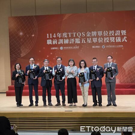 ▲大台南總工會榮獲TTQS金牌13連霸,北上接受勞動部表揚。(記者林東良翻攝,下同)
