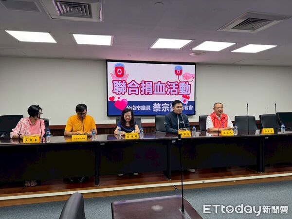▲台南市議員蔡宗豪號召市民4月26日挽袖捐血,盼緩解血庫壓力。(記者林東良翻攝,下同)