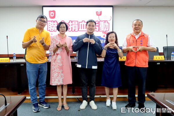 ▲台南市議員蔡宗豪號召市民4月26日挽袖捐血,盼緩解血庫壓力。(記者林東良翻攝,下同)