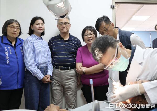 ▲二崙鄉衛生所舉行牙科設備捐贈儀式,場面溫馨。(圖/記者游瓊華翻攝)