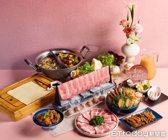 ▲這一鍋母親節3999元限定套餐,點餐即贈限量復古即可拍相機。(圖/這一鍋集團提供)