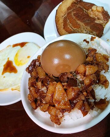 ▲無名清燉豬腳的滷肉飯。(圖/廚佛瑞德Fred提供)