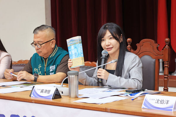 ▲▼甫登記民進黨台北市黨部主委的綠委吳沛憶與台北市議員劉耀仁與洪婉臻等共同舉辦「淡水河流域治理與溼地保育座談會」,參選台北市長呼聲大的綠委沈伯洋也一同參與。(圖/立委吳沛憶國會辦公室提供)