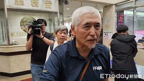 ▲▼知名資深導演柯一正砸壞擋住家門的賓士車,涉犯毀損罪嫌,車主堅持全額索賠11萬5498元修理費,柯22日到台北地院出庭認賠和解,受訪仍難掩委屈。(圖/記者黃哲民攝)
