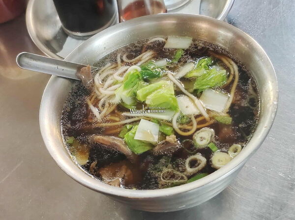 ▲▼鴻記水餃牛肉麵。(圖/WISELY`S 拍拍照寫寫字授權提供)