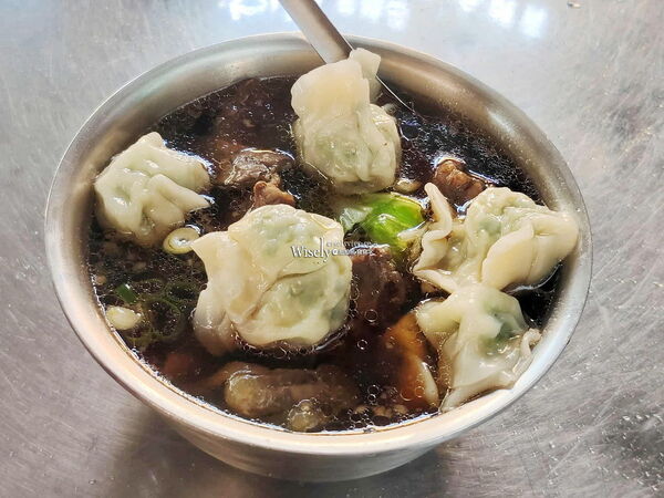 ▲▼鴻記水餃牛肉麵。(圖/WISELY`S 拍拍照寫寫字授權提供)