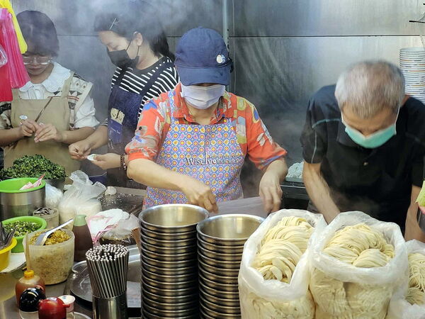 ▲▼鴻記水餃牛肉麵。(圖/WISELY`S 拍拍照寫寫字授權提供)