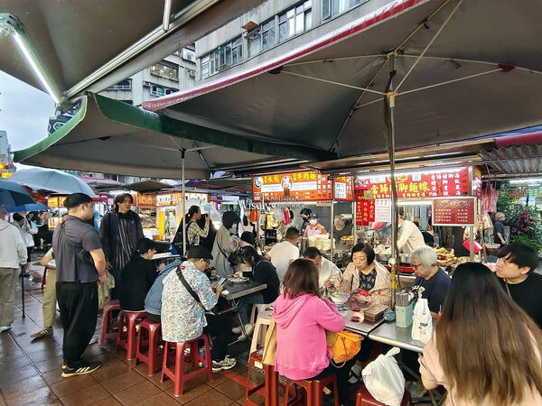 ▲▼鴻記水餃牛肉麵。(圖/WISELY`S 拍拍照寫寫字授權提供)