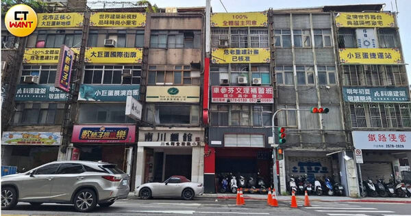 房價節節高升,老公寓雖總價低,但自備款高、裝潢費高,也不見得比較輕鬆。(圖/林榮芳攝)