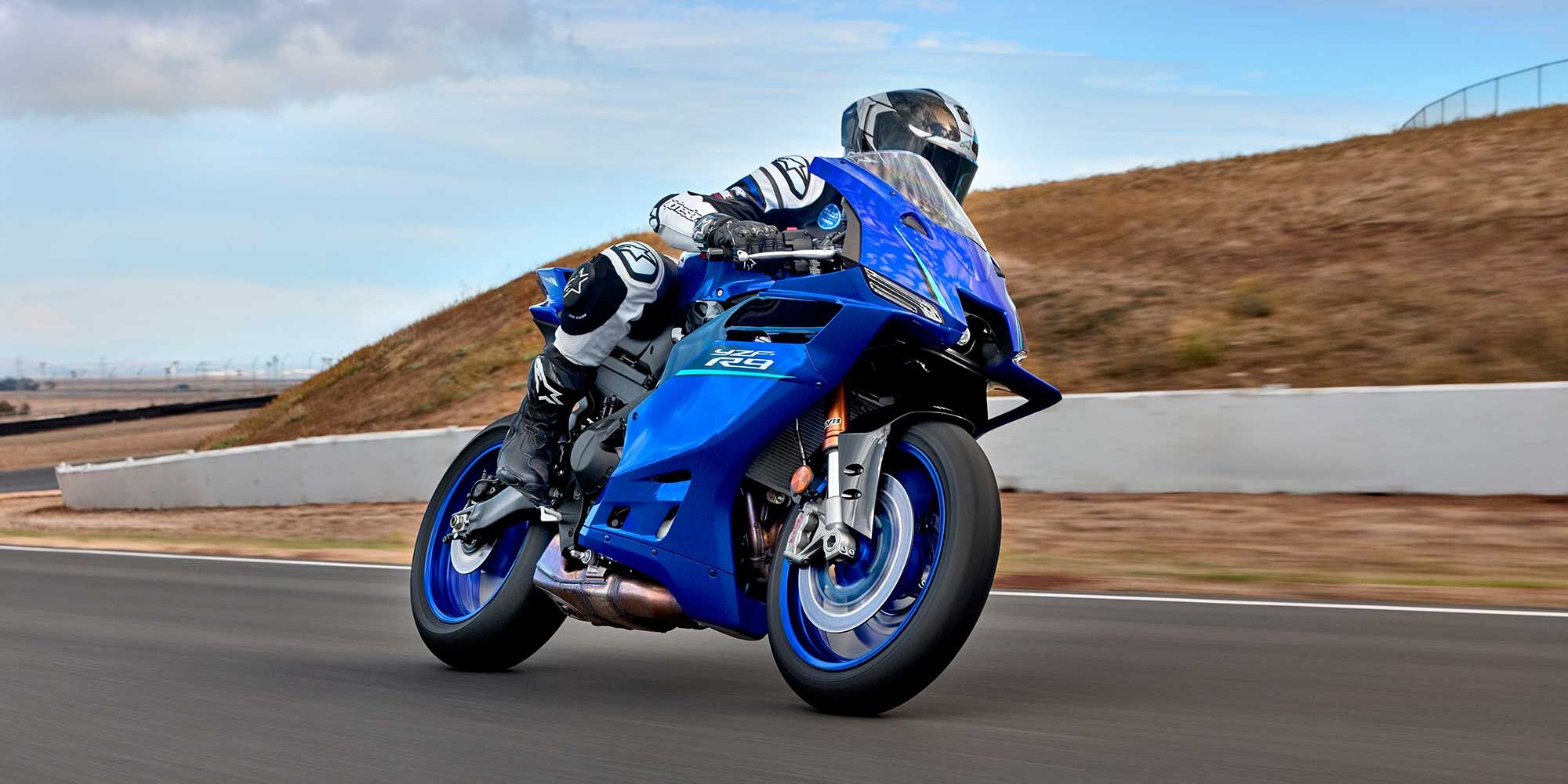 ▲58.8萬!台灣YAMAHA「新年式YZF-R9旗艦跑車」導入 雙配色更帥了。(圖/記者張慶輝攝)