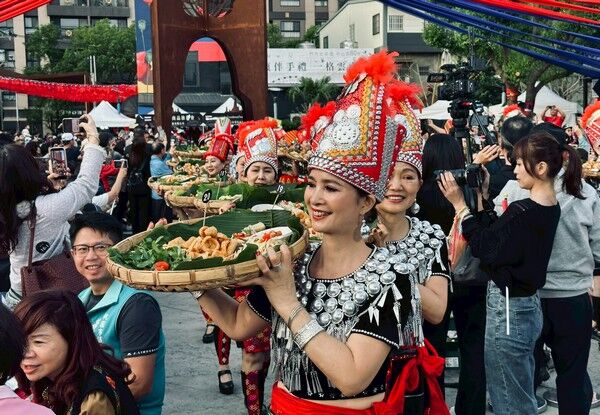 ▲龍岡米干黑白大廚、長街宴熱鬧登場