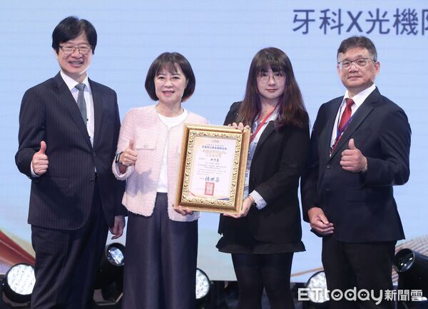 ▲▼ETtoday新聞雲記者洪巧藍獲牙醫師公會全聯會「台灣牙醫醫療暨公益報導獎」優勝。(圖/ETtoday)