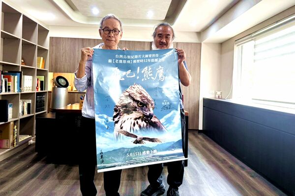 ▲吳念真為《飛吧!熊鷹》獻聲口述旁白。(圖/采昌提供)