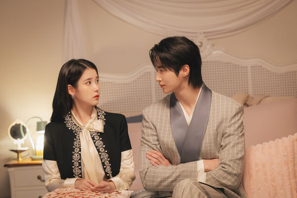 ▲IU、邊佑錫《21世紀大君夫人》。(圖/Disney+提供)