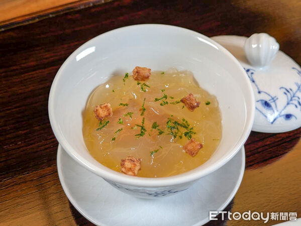 ▲東京懷石料理名店「山崎」台灣分店菜色。(圖/記者黃士原攝)