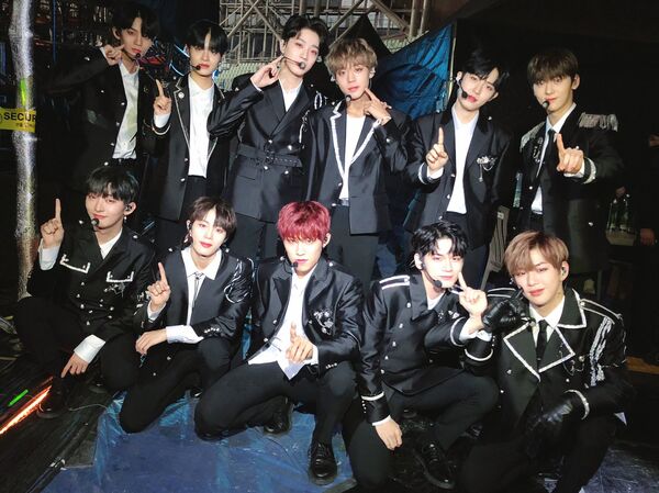 ▲▼Wanna One哭成一片淚海!賴冠霖曝「807」刺青吐心聲。(圖/翻攝自X/WannaOne_twt)