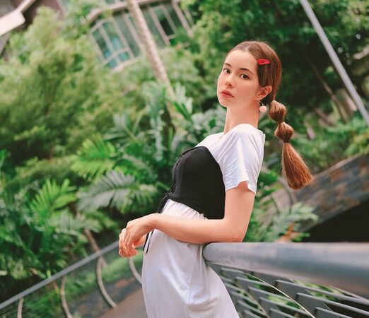 混血女星偷偷離/混血女星赴美5年閃婚悄悄離 驚傳小王介入