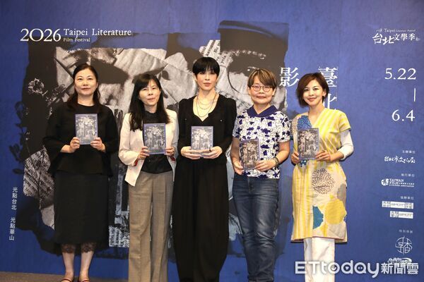▲▼2026臺北文學閱影展記者會。陳珊妮(中)、台北市文化局副局長陳譽馨(左二)、影展策展人楊元鈴(右二)、台灣電影文化協會執行長陳伯任(右一)。(圖/記者劉耿豪攝)