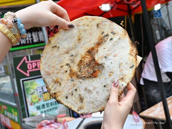 ▲▼梅乾歲月梅乾菜扣肉餅。(圖/部落客糖糖’s 享食生活授權提供)