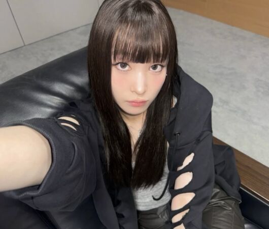 ▲▼百貨孫女竟搭經濟艙!「身價最貴偶像」ADP Annie旅遊照 韓網全看傻。(圖/翻攝自Annie IG)
