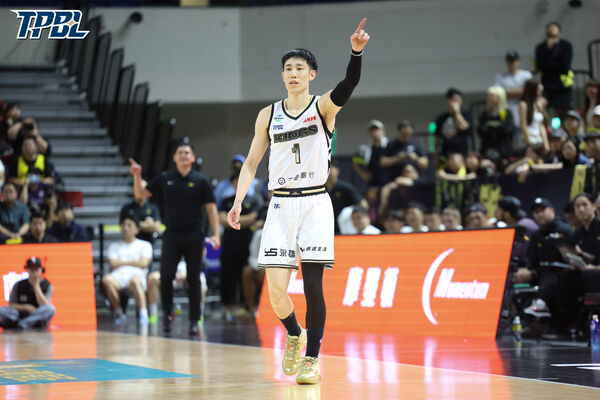 ▲新北國王杰倫、林書緯,新北中信特攻林韋翰、謝亞軒、阿巴西。(圖/TPBL職籃提供)