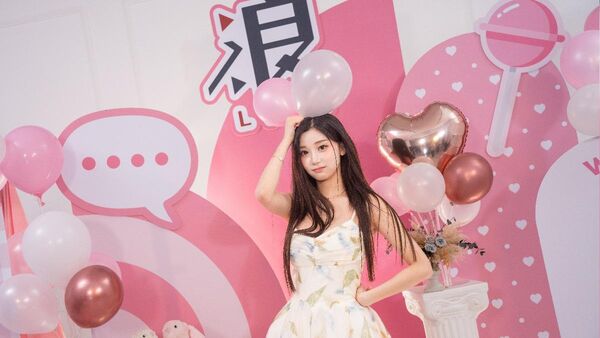 ▲▼李珠珢首度登上浪LIVE開播,以粉嫩公主風造型甜美亮相。(圖/浪LIVE提供)