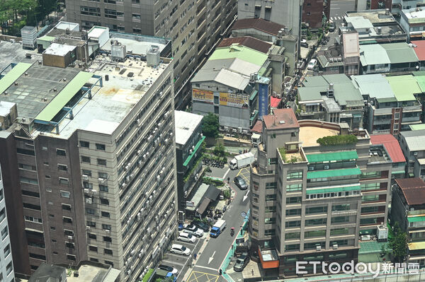 ▲▼房地產,房價,台北市,台北101,危老都更,房市,老舊房屋,頂樓加蓋,違建,住宅區,不動產,打房,居住正義,都市更新,土增稅,土地增值稅。(圖/記者李毓康攝)