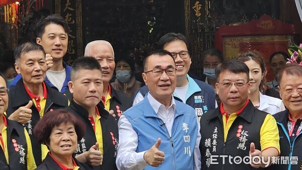 ▲▼蘇巧慧、李四川、侯友宜同框出席板橋慈惠宮天上聖母聖誕遶境。(圖/記者呂佳賢攝)