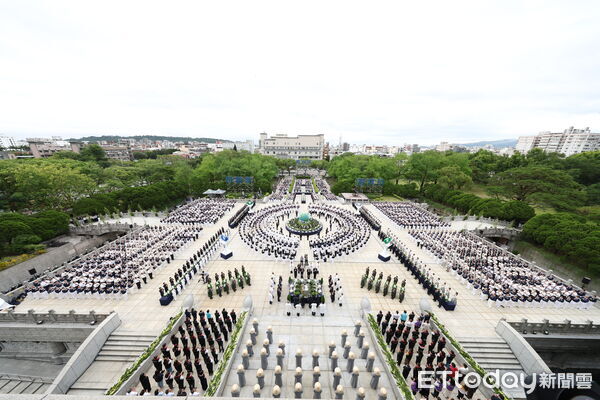 ▲▼慈濟成立60週年大會,海內外志工及宗教代表齊聚,見證慈濟慈悲足跡。(圖/慈濟基金會提供,下同)