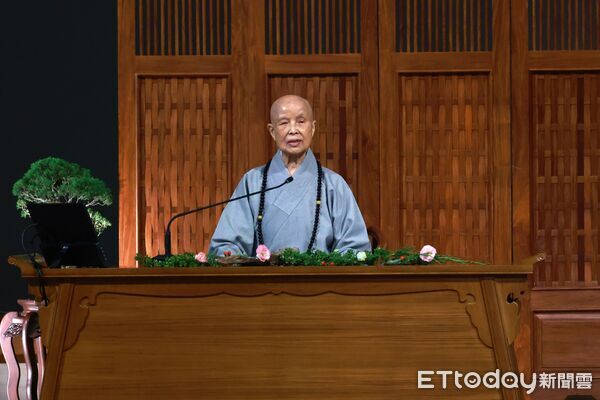 ▲▼慈濟成立60週年大會,海內外志工及宗教代表齊聚,見證慈濟慈悲足跡。(圖/慈濟基金會提供,下同)